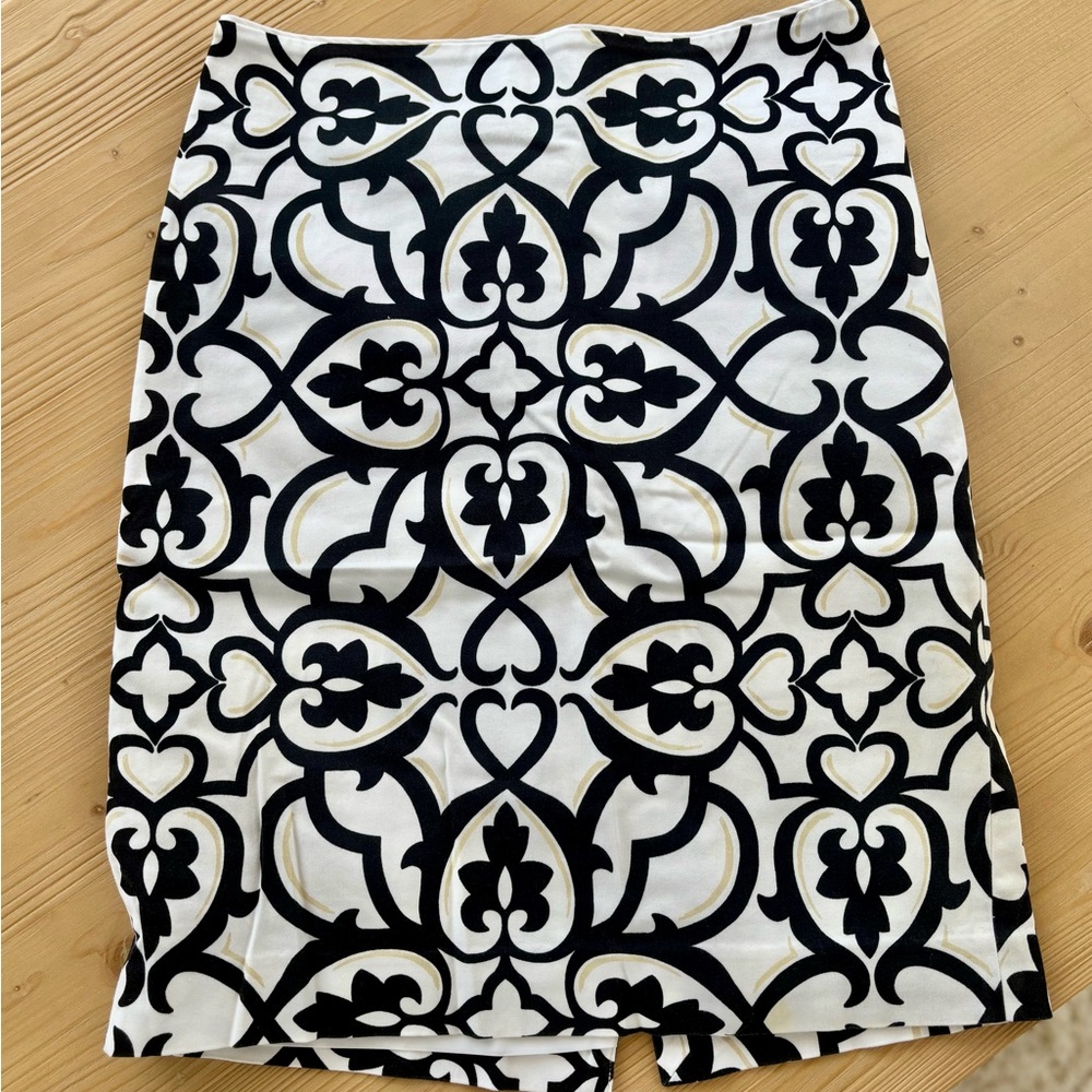 White House Black Market Women’s Black and White Skirt
